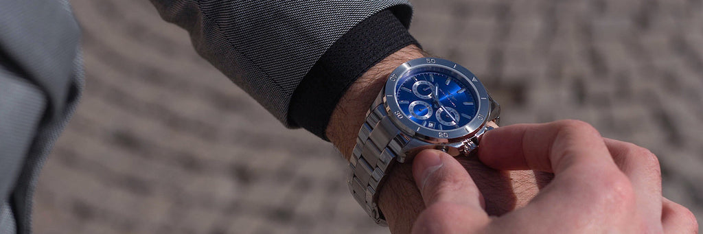 Why Wrist Watches with Bracelets are Essential for Every Wardrobe